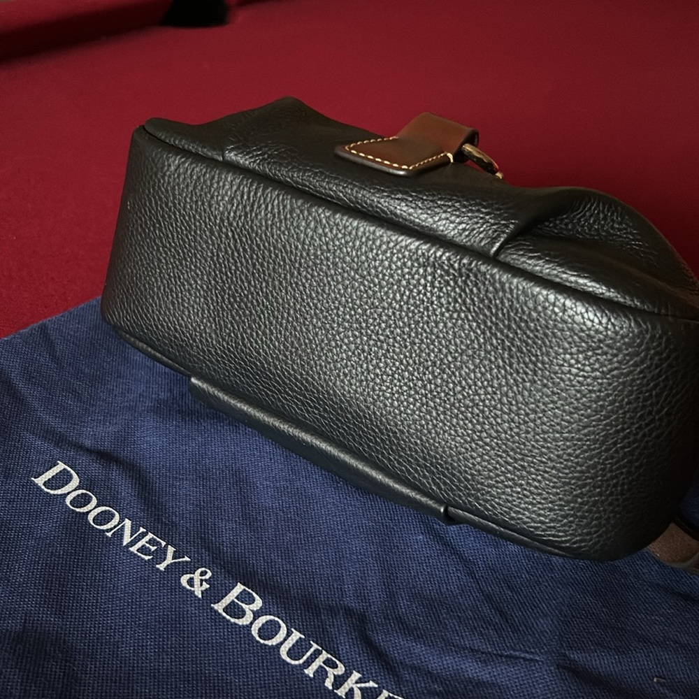 Black leather dooney and bourke shoulder bag - Picture 2 of 7